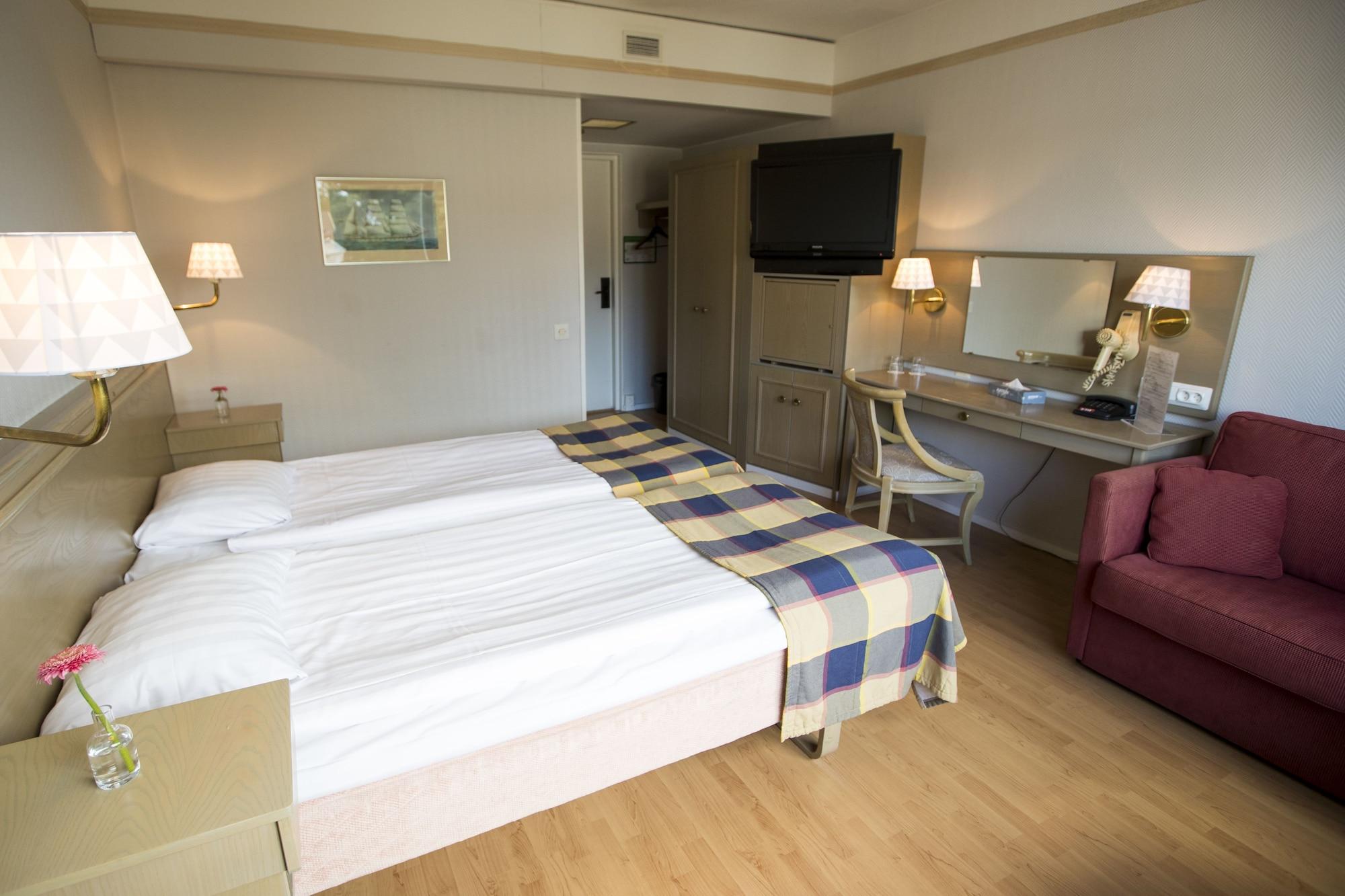 Hotel Adlon Mariehamn Bagian luar foto