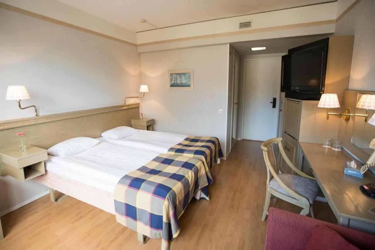 Hotel Adlon Mariehamn Bagian luar foto