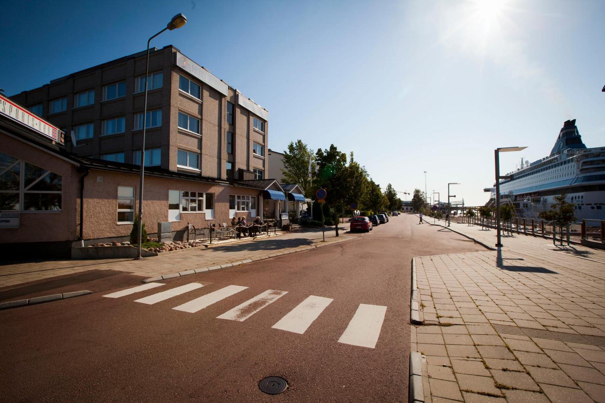Hotel Adlon Mariehamn Bagian luar foto