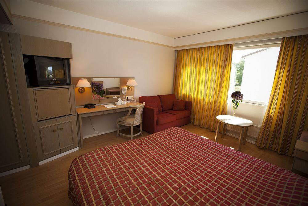 Hotel Adlon Mariehamn Bagian luar foto