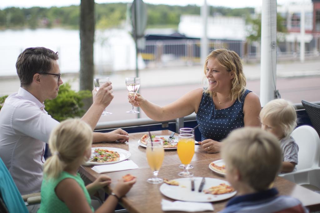 Hotel Adlon Mariehamn Bagian luar foto